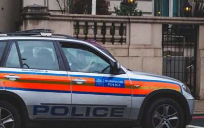 Polisin eve yasa dışı girişi sonrasında £15,000.00 tazminat